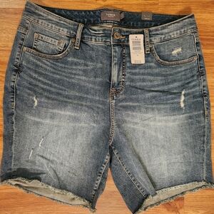 NWT Plus Size 14 Torrid Denim Shorts Distressed High Rise Durango Destroyed